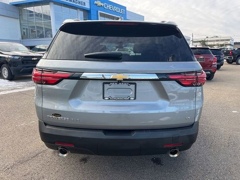 Used 2023 Chevrolet Traverse LT image 6
