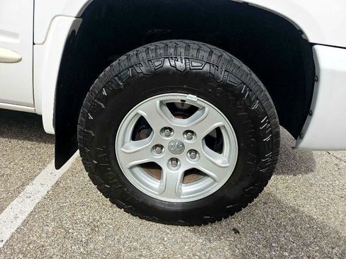 Used 2005 Dodge Dakota SLT w/ Trailer Tow Group AWD/4WD image 36