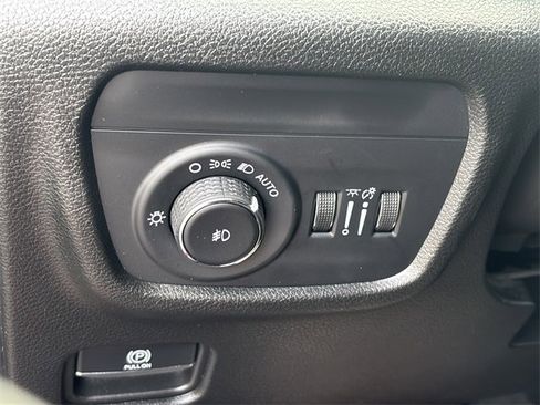 Certified 2024 Jeep Grand Cherokee Limited w/ Black Appearance Package image 33