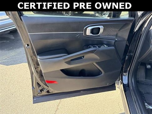 Used 2022 Kia Sorento LX image 13