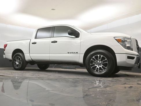 Used 2024 Nissan Titan SV AWD/4WD image 9