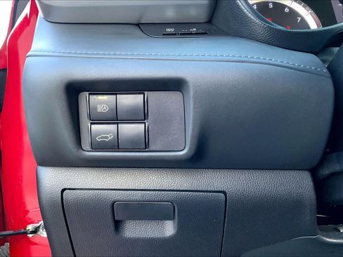 Used 2022 Toyota Highlander LE FWD image 33