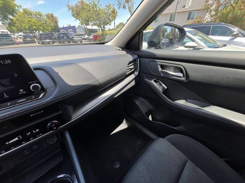 Used 2025 Nissan Rogue SV FWD image 37