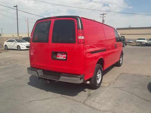 Used 2017 Chevrolet Express 2500 RWD image 7