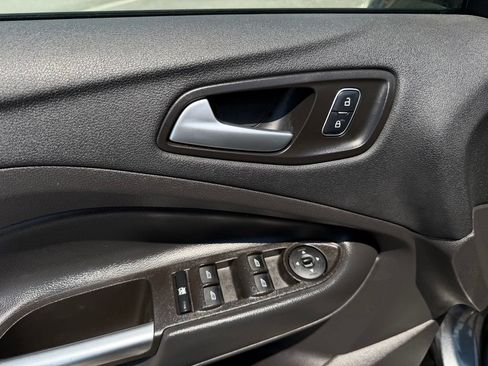 Used 2017 Ford Escape SE w/ SE Cold Weather Package FWD image 11