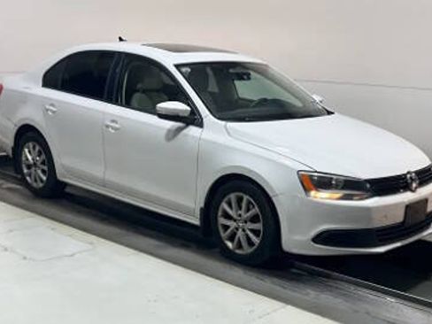 Used 2012 Volkswagen Jetta SE FWD image 2