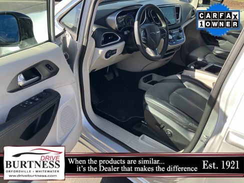 Used 2024 Chrysler Pacifica Touring-L FWD image 49