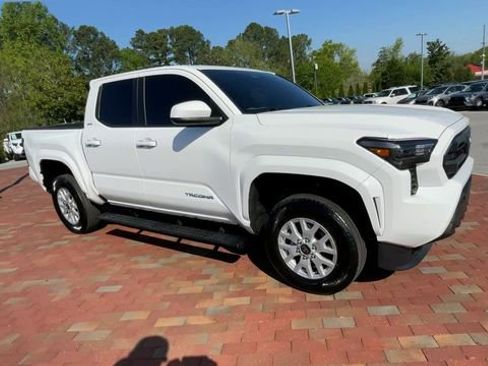 Used 2025 Toyota Tacoma SR5 w/ SR5 Upgrade Package AWD/4WD image 3