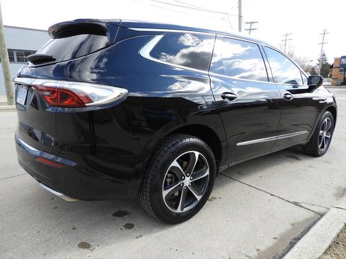 Used 2022 Buick Enclave Essence w/ Experience Buick Package FWD image 9