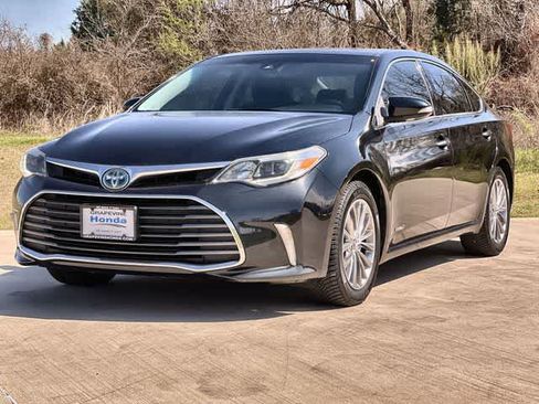 Used 2016 Toyota Avalon Limited image 2