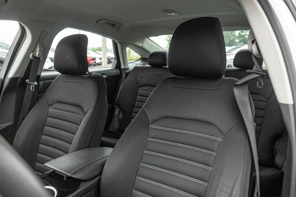 Used 2013 Ford Fusion SE FWD image 13