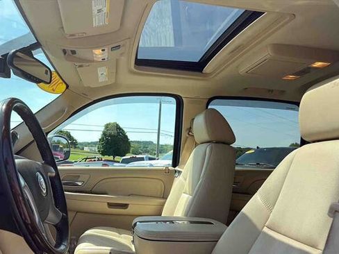 Used 2007 Cadillac Escalade EXT w/ Information Package AWD/4WD image 18