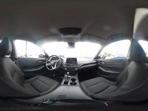 Used 2025 Nissan Altima 2.5 SV FWD image 42