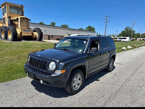 Used 2014 Jeep Patriot Sport AWD/4WD image 1