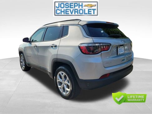 Used 2024 Jeep Compass Latitude AWD/4WD image 3