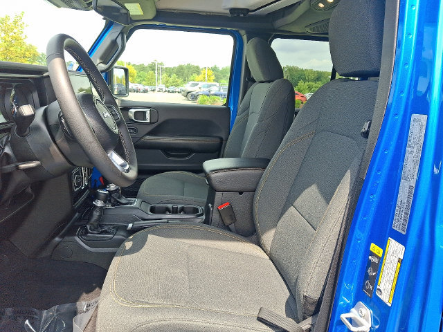 Used 2025 Jeep Wrangler Unlimited Sahara AWD/4WD image 13