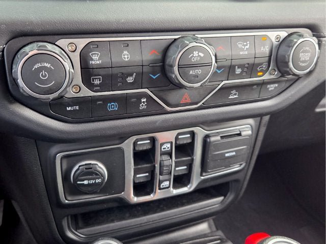 Used 2025 Jeep Wrangler Unlimited Sahara AWD/4WD image 26