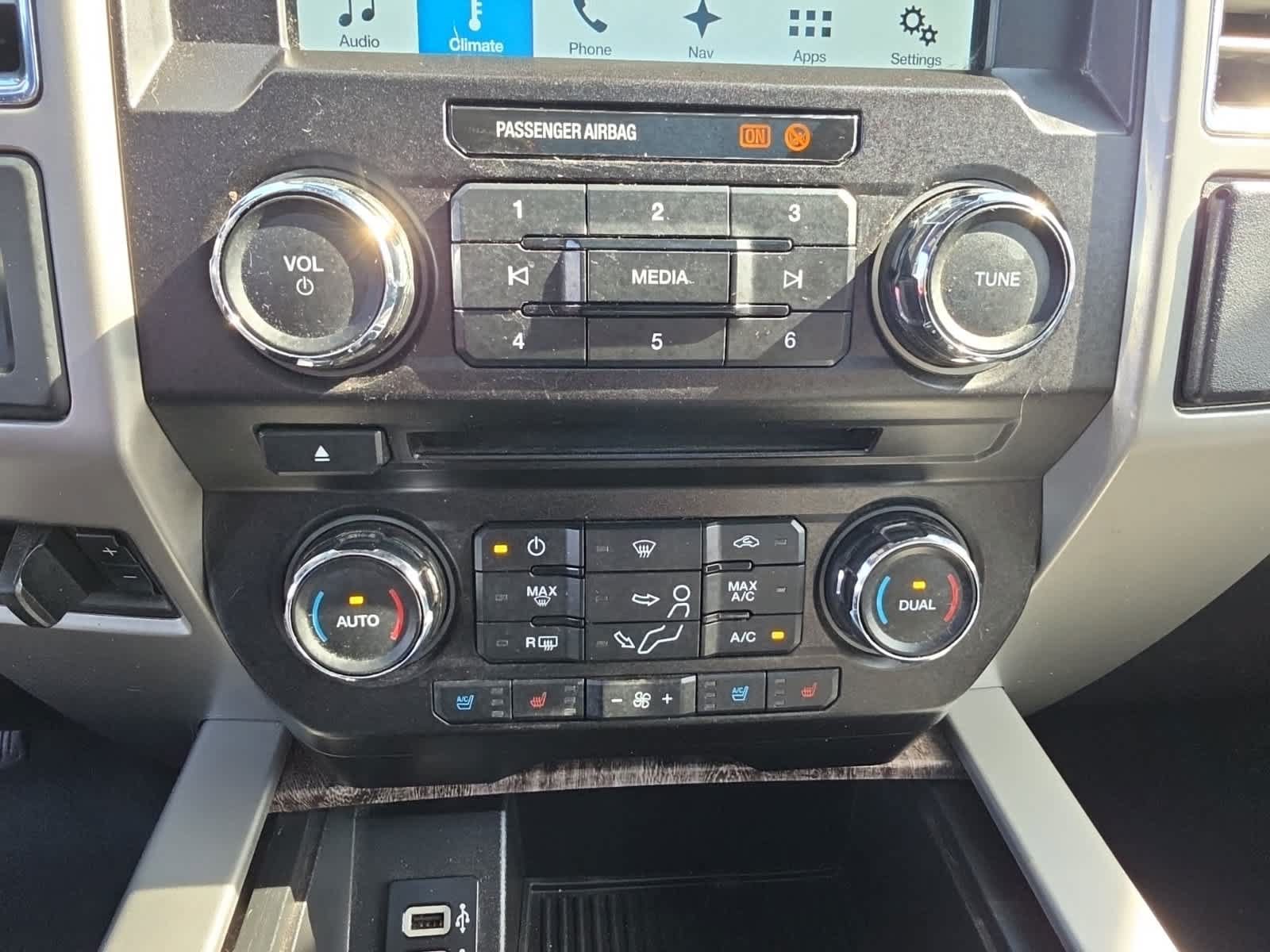 Used 2017 Ford F250 Lariat w/ Lariat Ultimate Package AWD/4WD image 35