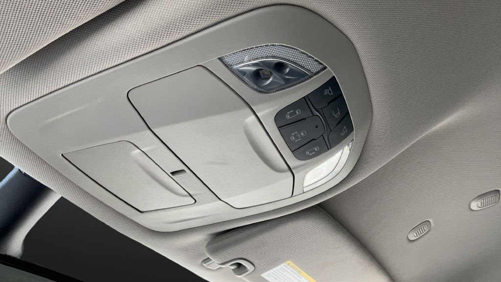 Used 2024 Chrysler Pacifica Touring-L FWD image 37