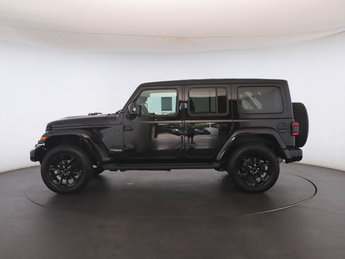 Used 2022 Jeep Wrangler Unlimited Sahara AWD/4WD image 20