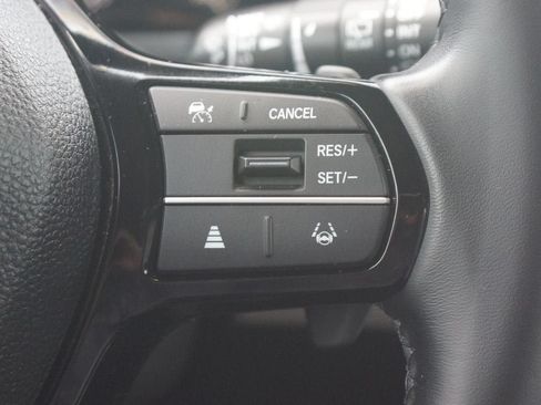 Used 2025 Honda Pilot Touring image 12