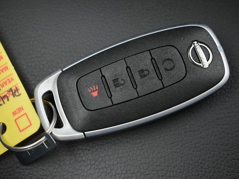 Used 2023 Nissan Kicks SR w/ SR Premium Package image 32