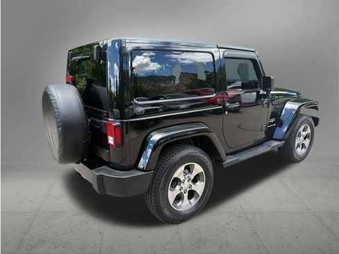Used 2018 Jeep Wrangler Sahara w/ Connectivity Group AWD/4WD image 5