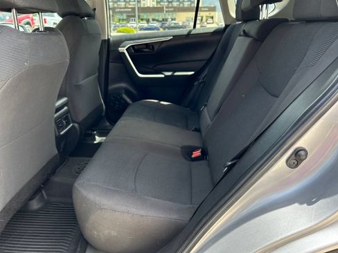 Used 2023 Toyota RAV4 LE AWD/4WD image 28