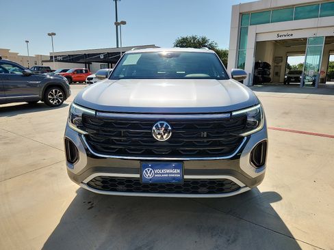 Certified 2025 Volkswagen Atlas Cross Sport SE FWD image 2