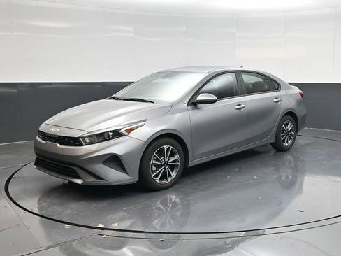 Used 2024 Kia Forte LXS image 7