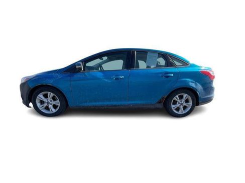 Used 2014 Ford Focus SE w/ SE Winter Package image 2