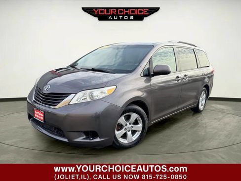 Used 2013 Toyota Sienna LE image 1