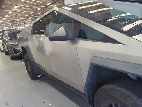 Used 2024 Tesla Cybertruck AWD Crew Cab image 3