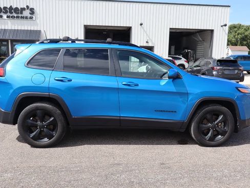 Used 2018 Jeep Cherokee Limited w/ High Altitude Package AWD/4WD image 9