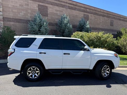 Used 2018 Toyota 4Runner TRD Off-Road Premium w/ Convenience Package AWD/4WD image 5