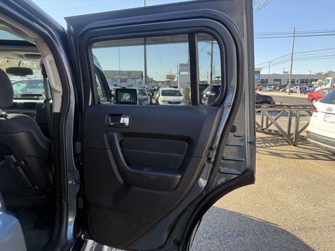 Used 2007 HUMMER H3 Base 4dr SUV 4WD w/ Chrome Appearance Package image 13