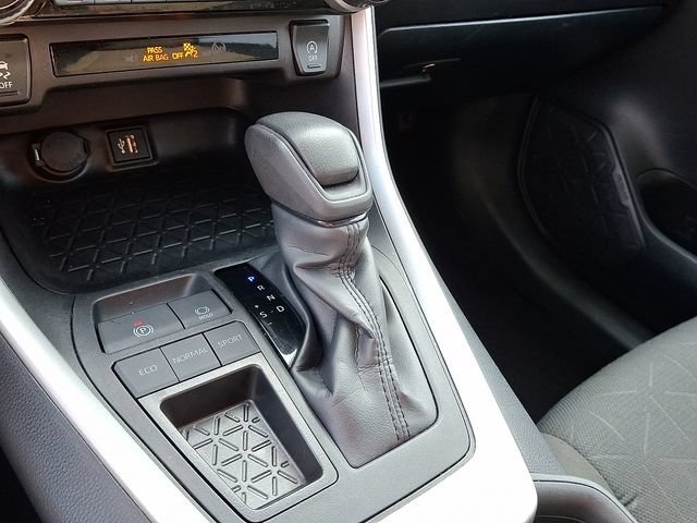 Used 2025 Toyota RAV4 XLE FWD image 15