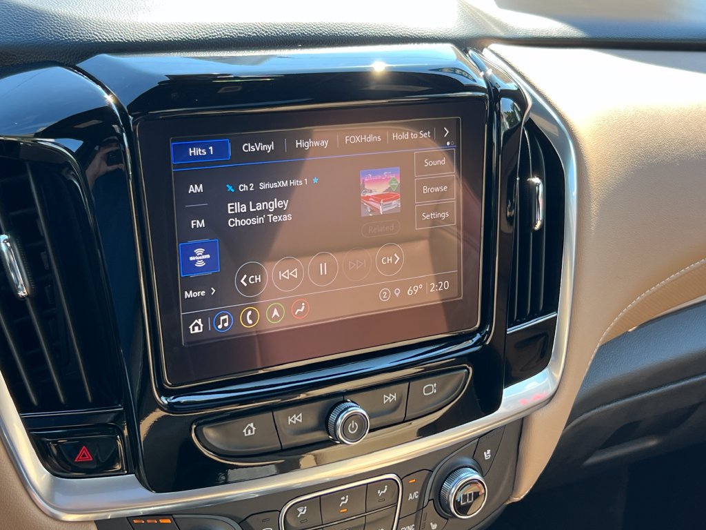 Used 2023 Chevrolet Traverse Premier FWD image 40