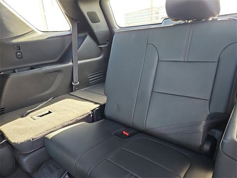 Used 2023 Chevrolet Traverse RS image 14