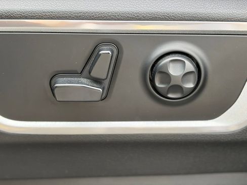 Used 2019 RAM 1500 Laramie AWD/4WD image 21