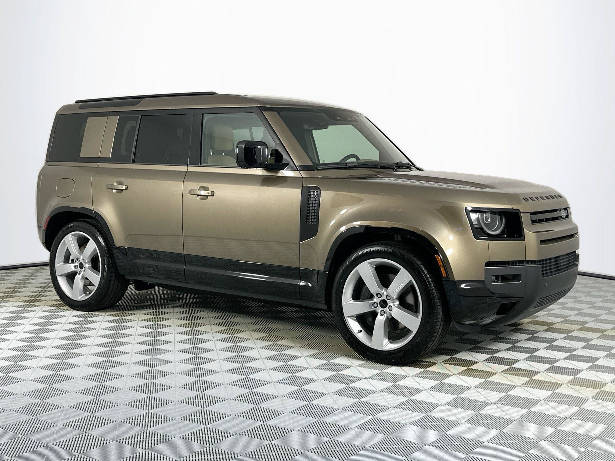 Certified 2026 Land Rover Defender 110 X-Dynamic SE AWD/4WD image 3