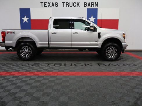 Used 2018 Ford F250 Lariat w/ Lariat Value Package AWD/4WD image 14