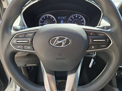 Used 2019 Hyundai Santa Fe SE image 9