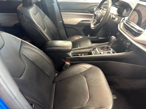 Used 2023 Jeep Compass Latitude AWD/4WD image 4