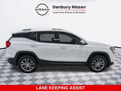 Used 2022 GMC Terrain SLT AWD/4WD image 2