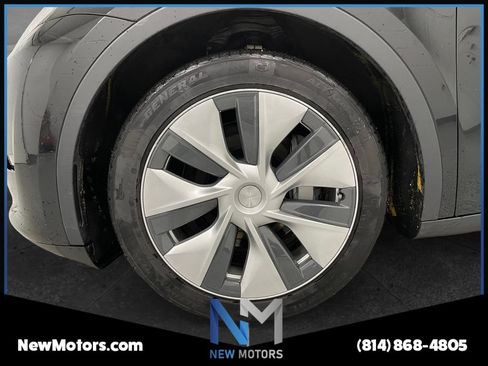 Used 2022 Tesla Model Y Long Range AWD/4WD image 11