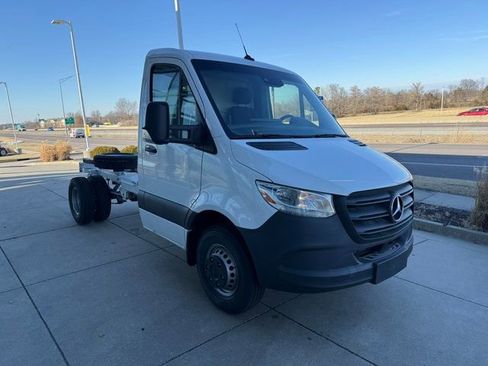 Used 2024 Mercedes-Benz Sprinter 4500 image 3