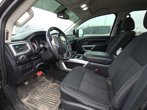 Used 2017 Nissan Titan SV image 8