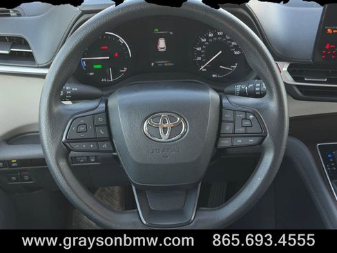 Used 2024 Toyota Sienna LE FWD image 19