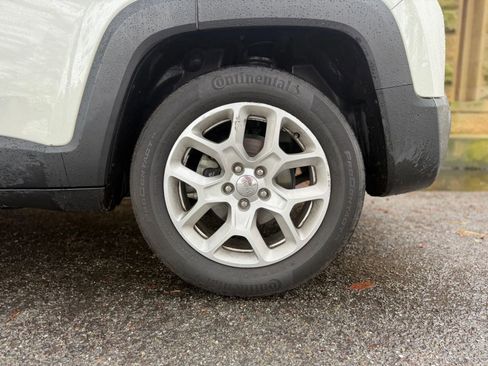 Used 2018 Jeep Renegade Latitude w/ UConnect 8.4 Nav Group image 40